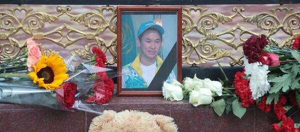 Цветы в память о фигуристе Д. Тене Цветы в память о фигуристе Д. Тене - Sputnik Lietuva