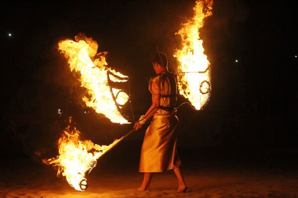 На побережье Балтики установили рекорд по зажиганию бенгальских огней - Sputnik Литва