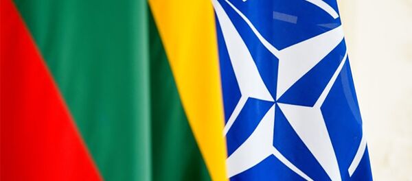 Флаги Литвы и НАТО - Sputnik Литва