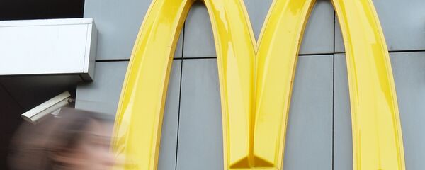 Роспотребнадзор временно закрыл четыре ресторана Макдоналдс в Москве Роспотребнадзор временно закрыл четыре ресторана Макдоналдс в Москве - Sputnik Литва