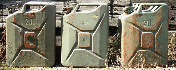 Канистры для бензина, архивное фото - Sputnik Литва