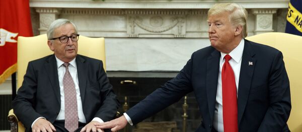 Президент США Дональд Трамп и президент Европейской комиссии Жан-Клод Юнкер - Sputnik Литва
