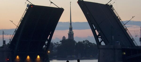 Набережная Невы в Санкт-Петербурге, архивное фото - Sputnik Литва