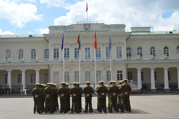 Церемония вручения первых военных званий выпускникам военной академии Литвы Церемония вручения первых военных званий выпускникам военной академии Литвы - Sputnik Lietuva