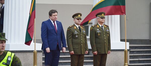 Церемония вручения первых военных званий выпускникам военной академии Литвы Церемония вручения первых военных званий выпускникам военной академии Литвы - Sputnik Lietuva