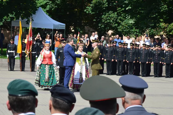 Церемония вручения первых военных званий выпускникам военной академии Литвы Церемония вручения первых военных званий выпускникам военной академии Литвы - Sputnik Lietuva