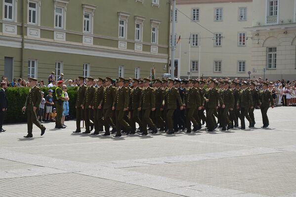 Церемония вручения первых военных званий выпускникам военной академии Литвы - Sputnik Lietuva