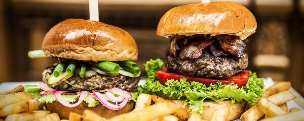 В Вильнюсе  в сквере музея кино и музыки театра Литвы проходил традиционный международный фестиваль гамбургеров BURGER FEST 2018 - Sputnik Lietuva