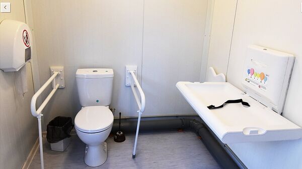 Neringos savivaldybė sprendžia viešųjų tualetų klausimą Neringos savivaldybė sprendžia viešųjų tualetų klausimą - Sputnik Lietuva