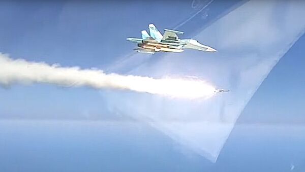 Пуск сверхзвуковой ракеты с бомбардировщика Су-34 попал на видео - Sputnik Литва