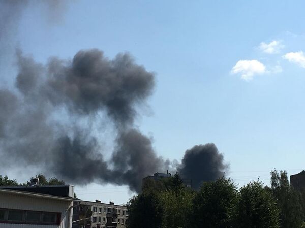 В Латвии загорелся склад с шинами и дизельным топливом - Sputnik Литва