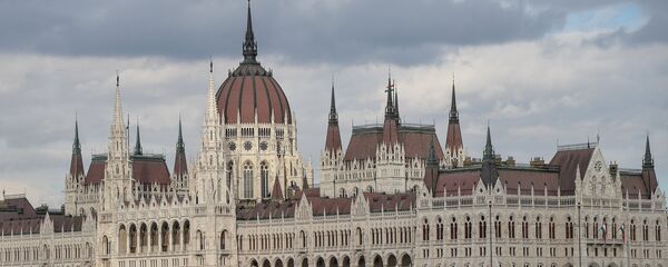 Здание парламента в Будапеште, архивное фото - Sputnik Литва