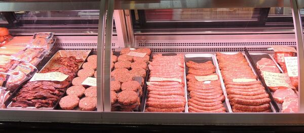 Мясная продукция на рынке, архивное фото - Sputnik Литва