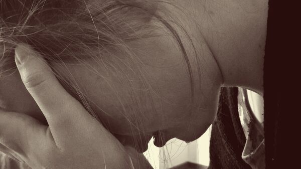 Девушка плачет, архивное фото - Sputnik Литва