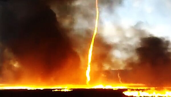 Огненный торнадо в Британии попал на видео - Sputnik Lietuva
