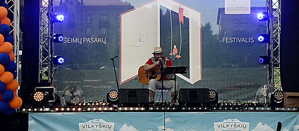 Сила воображения: как в Вильнюсе проходил Фестиваль сказок коня Доминика - Sputnik Литва