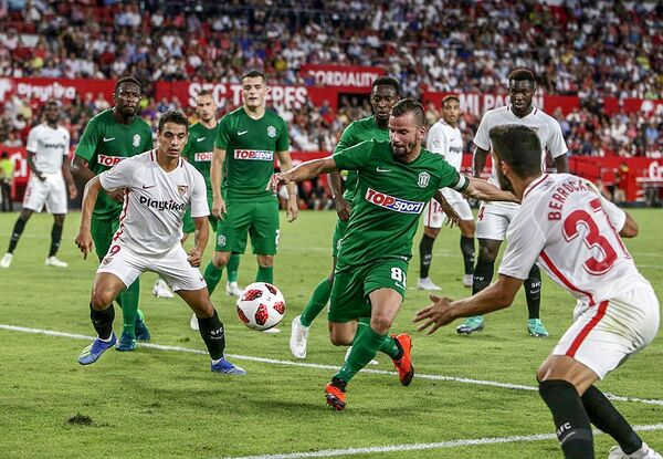 Победа и поражение литовских клубов в футбольной Лиге Европы Победа и поражение литовских клубов в футбольной Лиге Европы - Sputnik Литва