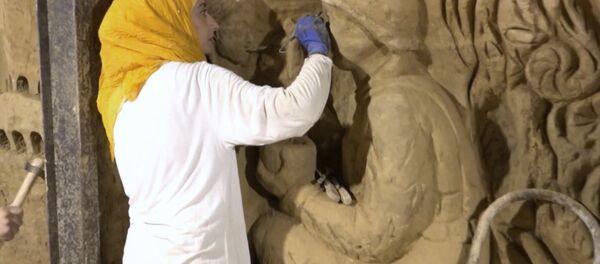 Бывший тоннель террористов в Сирии украсили барельефом со скульптурами Бывший тоннель террористов в Сирии украсили барельефом со скульптурами - Sputnik Lietuva