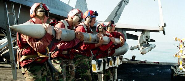 Боевая ракета класса воздух-воздух AIM-120 AMRAAM Боевая ракета класса воздух-воздух AIM-120 AMRAAM - Sputnik Литва