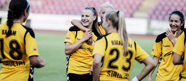 Футболистки «Гинтры» в третий раз вышли в плей-офф Лиги чемпионов - Sputnik Литва