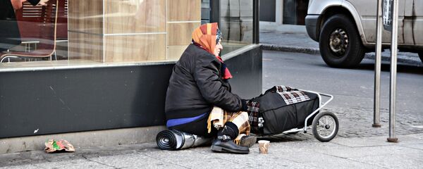 Бедность, нищенка, архивное фото - Sputnik Литва