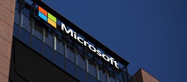 Логотип Microsoft на здании в Кембридже, Массачусетс, 18 марта 2017 года - Sputnik Литва