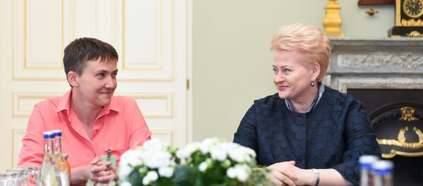 Президент Литвы Даля Грибаускайте и депутат Рады Украины Надежда Савченко - Sputnik Литва