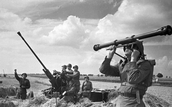 Советские зенитчики в районе боев на Курской дуге. 9 августа 1943 - Sputnik Литва