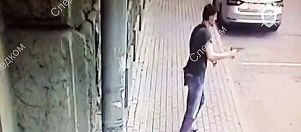 СК опубликовал видео нападения на полицейских в центре Москвы СК опубликовал видео нападения на полицейских в центре Москвы - Sputnik Lietuva