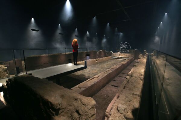 Подземный римский храм бога Митры в Лондоне - Sputnik Литва