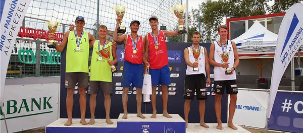 Литовские волейболисты заняли второе место на этапе Мирового тура в Венгрии Литовские волейболисты заняли второе место на этапе Мирового тура в Венгрии - Sputnik Литва