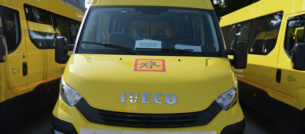 Желтые автобусы IVECO для школьных учреждений - Sputnik Литва