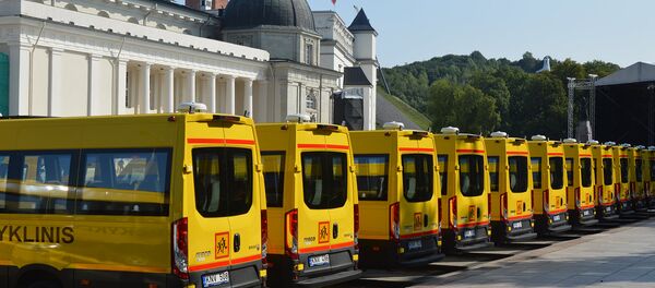 Желтые автобусы IVECO для школьных учреждений Желтые автобусы IVECO для школьных учреждений - Sputnik Lietuva