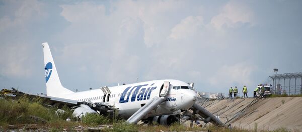 Аварийная посадка самолета авиакомпаниии Utair в Сочи - Sputnik Литва