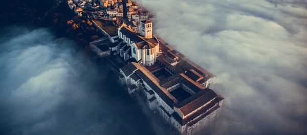 Победитель в категории Путешествия - фотография базилики Святого Франциска в Умбрии, Италия (автор - fcattuto) Победитель в категории Путешествия - фотография базилики Святого Франциска в Умбрии, Италия (автор - fcattuto) - Sputnik Lietuva