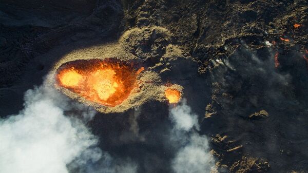 Третье место в категории Дикая природа занял снимок действующего вулкана Питон-де-ла-Фурнез на юго-востоке острова Реюньон в Индийском океане (автор - Jonathan Payet) - Sputnik Lietuva