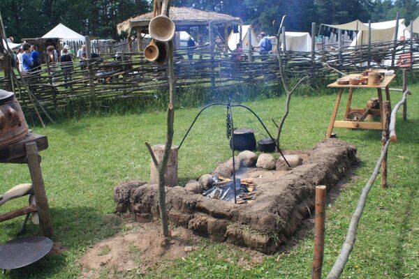 Ежегодный фестиваль Дни живой археологии в Кернаве - Sputnik Литва