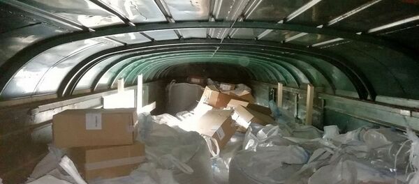 Apie 400 dėžių cigarečių buvo paslėpta maišuose su medžio granulėmis Apie 400 dėžių cigarečių buvo paslėpta maišuose su medžio granulėmis - Sputnik Lietuva