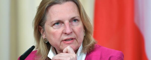 Министр европейских, интеграционных и иностранных дел Австрии Карин Кнайсль во время пресс-конференции по итогам встречи с министром иностранных дел РФ Сергеем Лавровым, архивное фото - Sputnik Литва