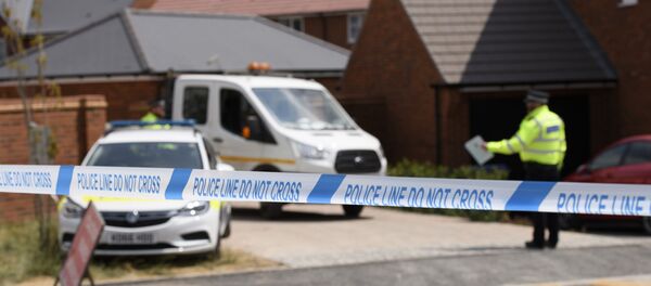 Лента полицейского ограждения у дома жертвы отравления нервно-паралитическим веществом Чарли Роули в Эймсбери (графство Уилтшир), архивное фото Лента полицейского ограждения у дома жертвы отравления нервно-паралитическим веществом Чарли Роули в Эймсбери (графство Уилтшир), архивное фото - Sputnik Литва