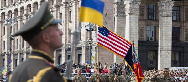Военнослужащие стран НАТО на параде в честь Дня независимости в Киеве - Sputnik Литва