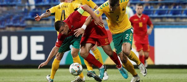 Матч по футболу между командой Черногории и Литвы в рамках Лиги наций УЕФА - Sputnik Литва