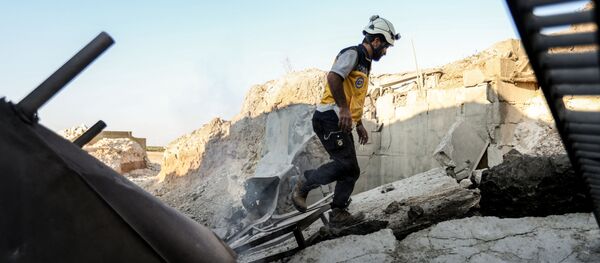 Активист организации Белые каски в Сирии, архивное фото - Sputnik Литва