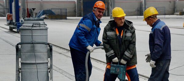 Рабочие в блоке корпусных производств Рабочие в блоке корпусных производств - Sputnik Литва