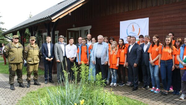Общая фотография участников и организаторов первая молодежной миссии На волнах исторической памяти-2016 - Sputnik Литва
