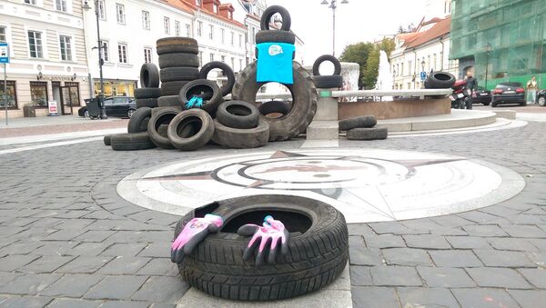 Акция в Всемирный день чистоты на Ратушной площади в Вильнюсе - Sputnik Литва
