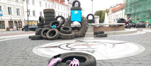 Акция в Всемирный день чистоты на Ратушной площади в Вильнюсе - Sputnik Литва