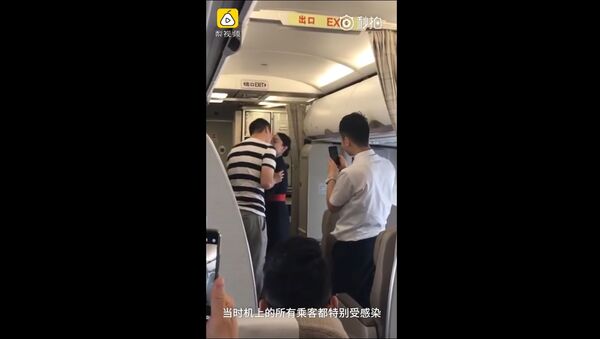 Китайская стюардесса лишилась работы из-за предложения выйти замуж - Sputnik Lietuva