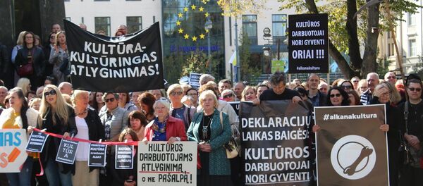 Митинг работников культуры против низких зарплат Митинг работников культуры против низких зарплат - Sputnik Литва