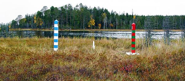Пограничные столбы в самой восточной точке российско-финляндской границы на острове в центре озера Вирмаярви Пограничные столбы в самой восточной точке российско-финляндской границы на острове в центре озера Вирмаярви - Sputnik Литва
